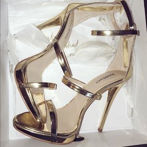 BEBE GOLD HEELS. MARABEL 3-STRAP SANDAL. SIZE 7.